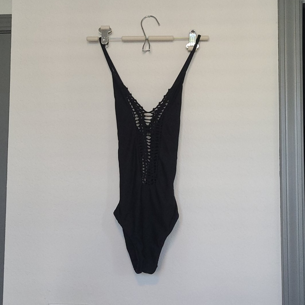 Size M Black Billabong one piece swim wear